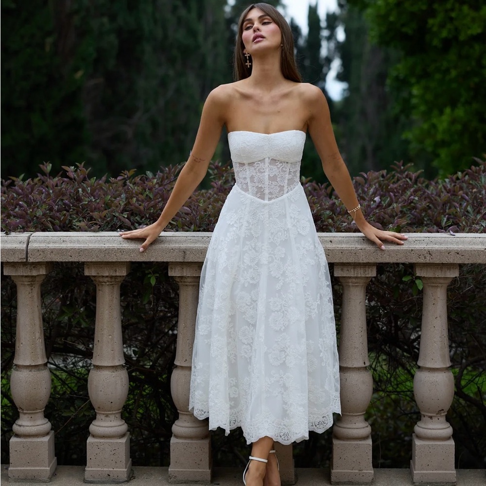 V. Chapman Hazel Dress in White Chantilly Lace